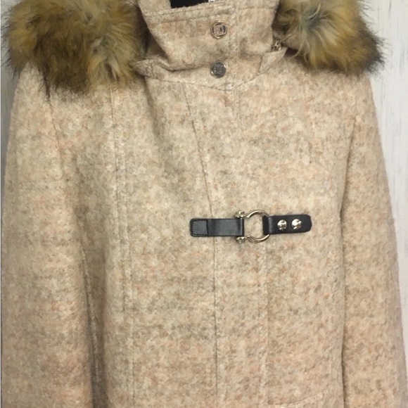 Classy wool coat with removable with faux fur hooded and satin liner. - Picture 7 of 14